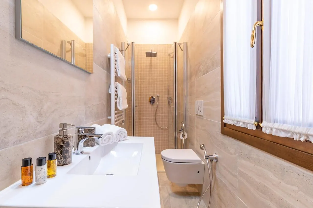 Residenza La Duchessa Deluxe Rooms Venice Guest house