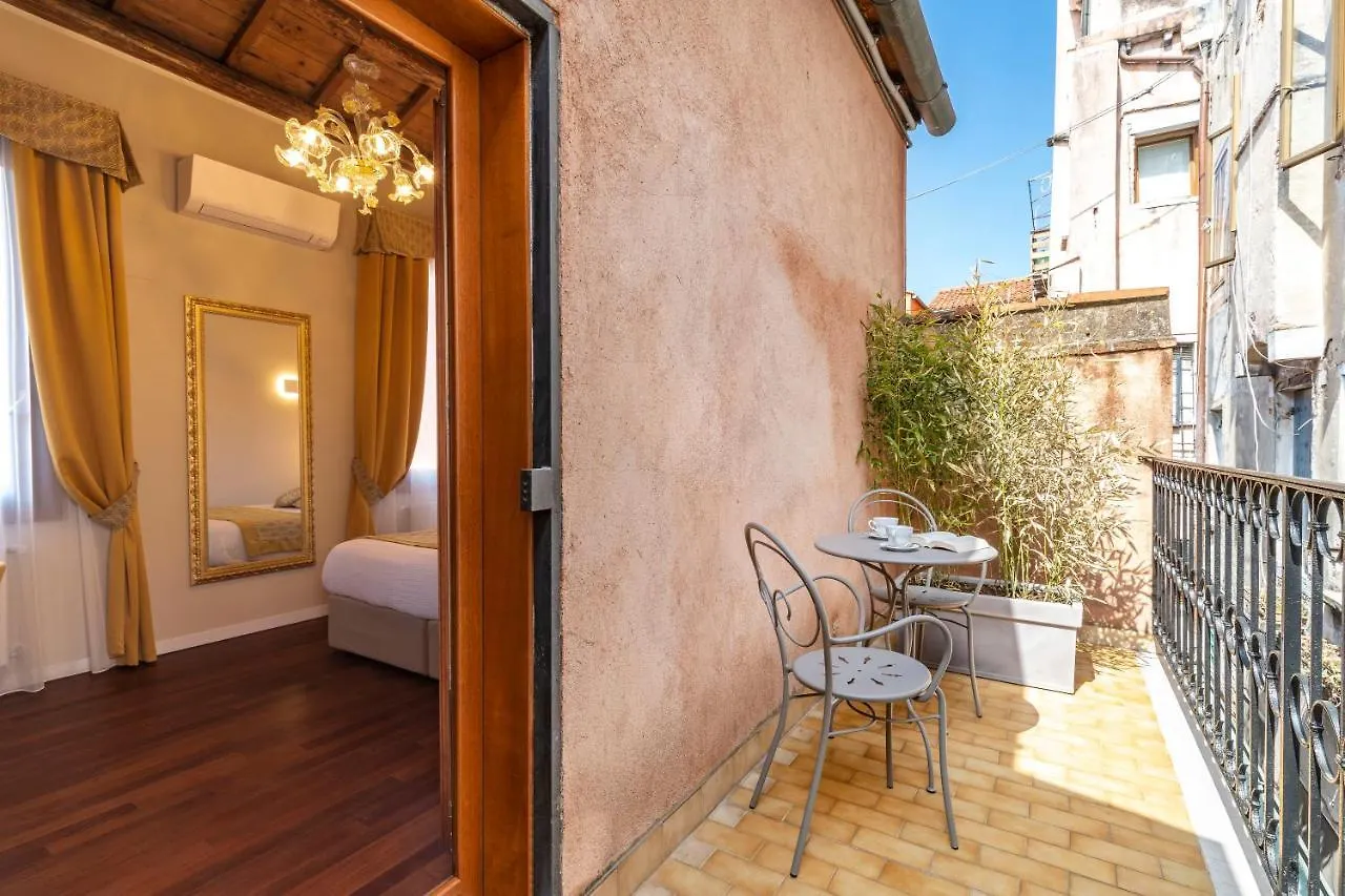 Residenza La Duchessa Deluxe Rooms Venice Guest house